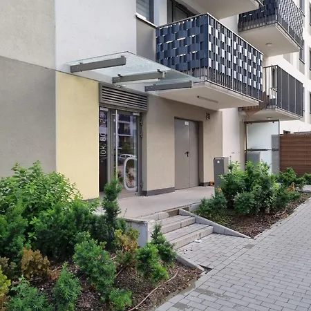 Blue Rooster - Free Parking Space