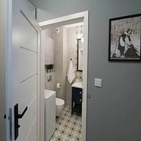 Blue Rooster - Free Parking Space