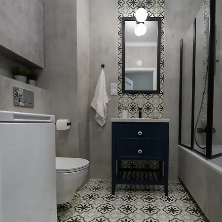 Blue Rooster - Free Parking Space Varsovie